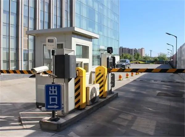 停車場系統可以有自動完成哪些基礎工作?